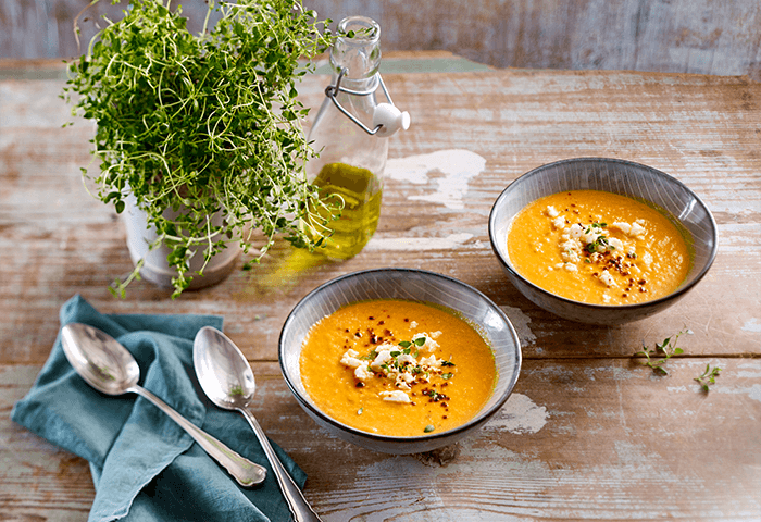 Rezept: Tomatensuppe mit gegrillter Paprika und Feta